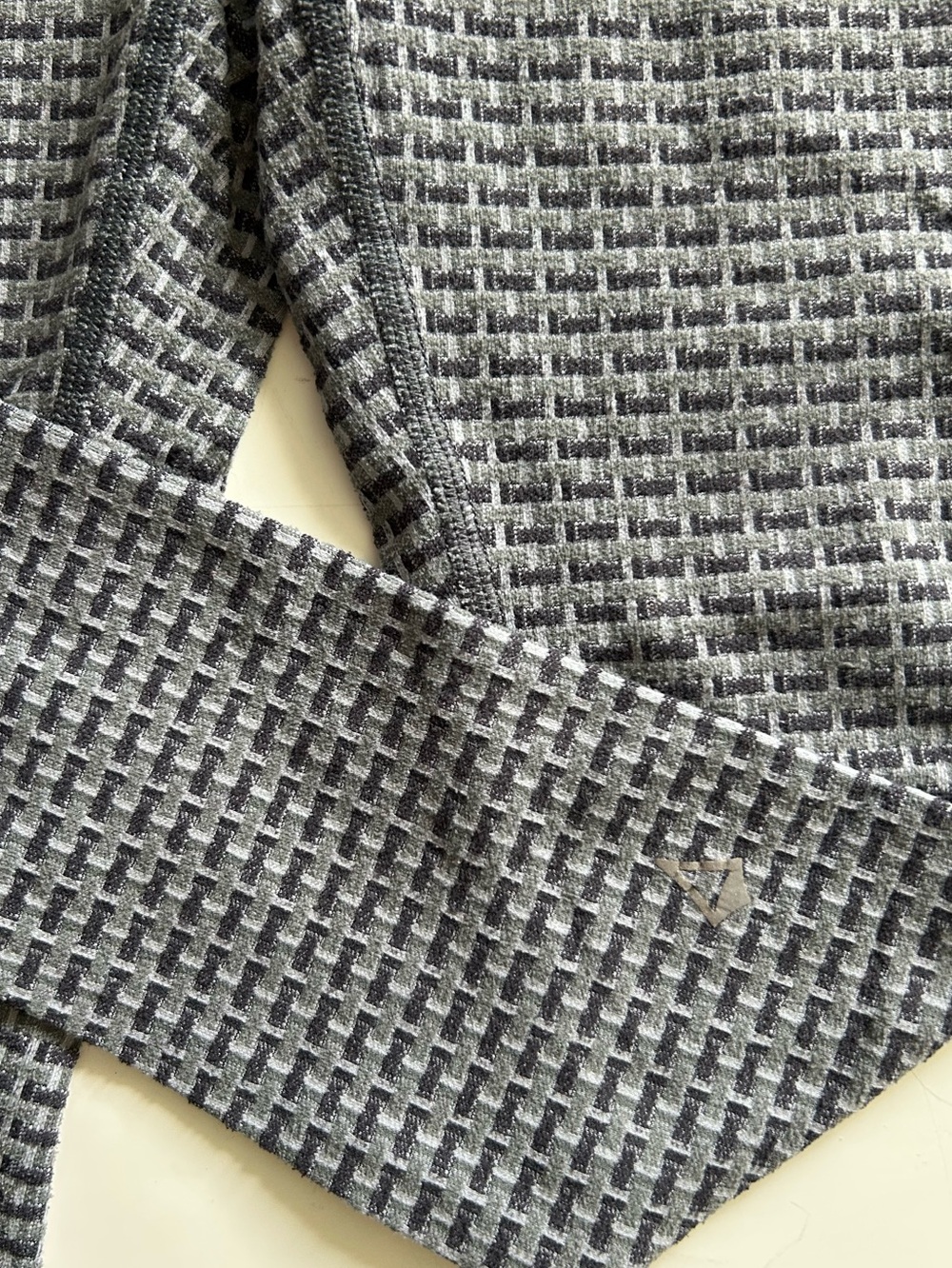 IVIVVA by LULULEMON girls size 4 leggings - Picture 3 of 5